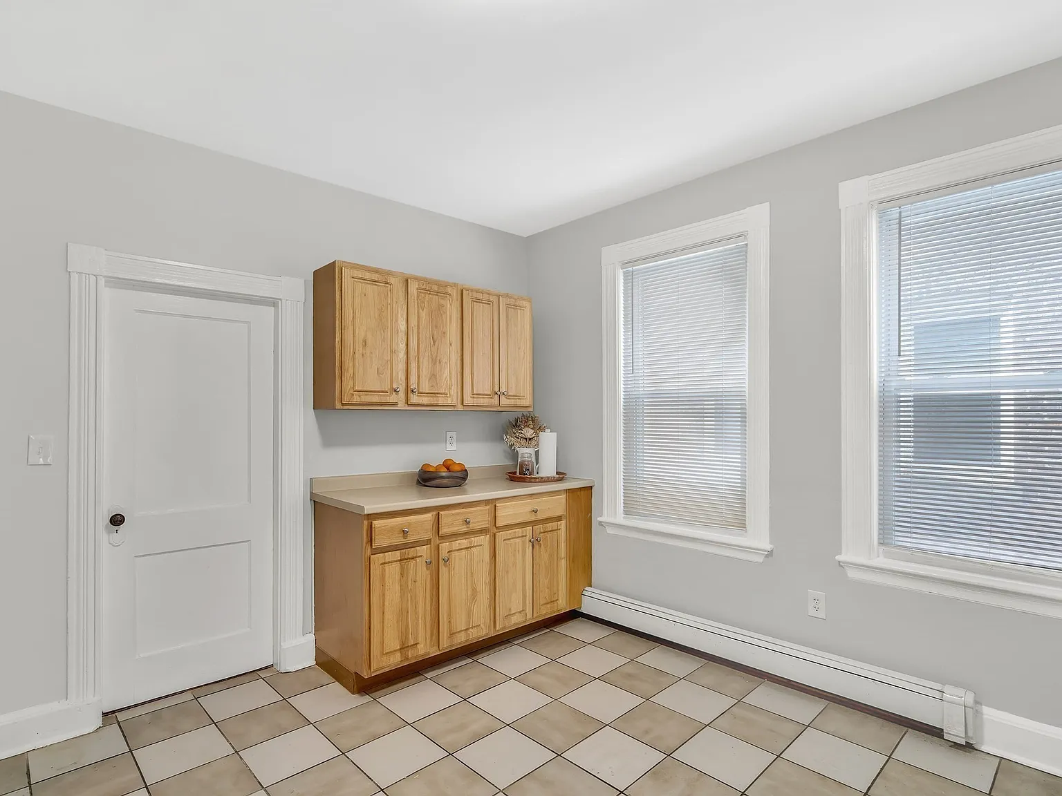 3 bed, 1.0 bath, 1300 sqft, $2,800 — Photo 4