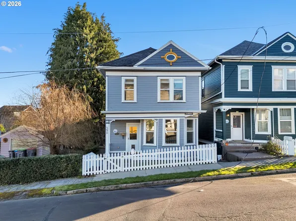 590 17th St, Astoria, OR 97103