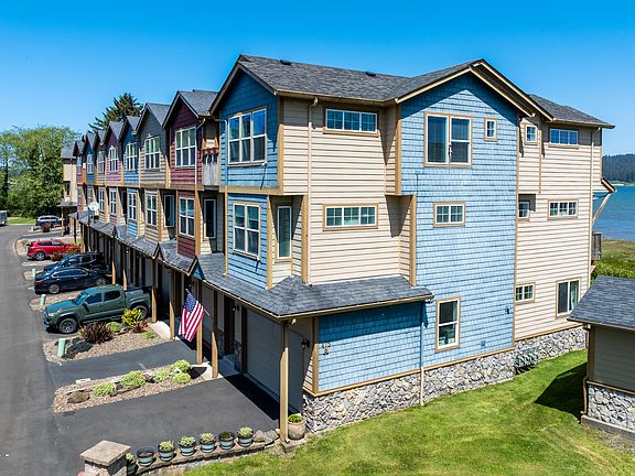 5th image of 475 SE 35th St Unit A4