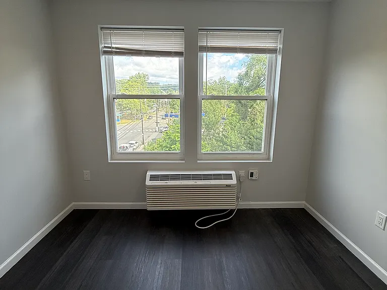 207 Redwood Ave #301 — Photo 14