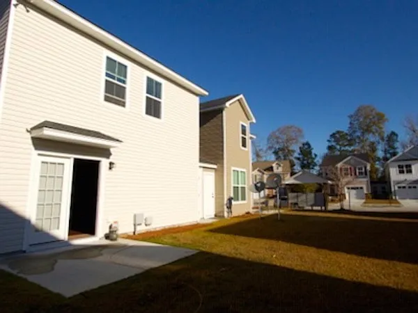 Building Photo - 230 Larissa Dr
