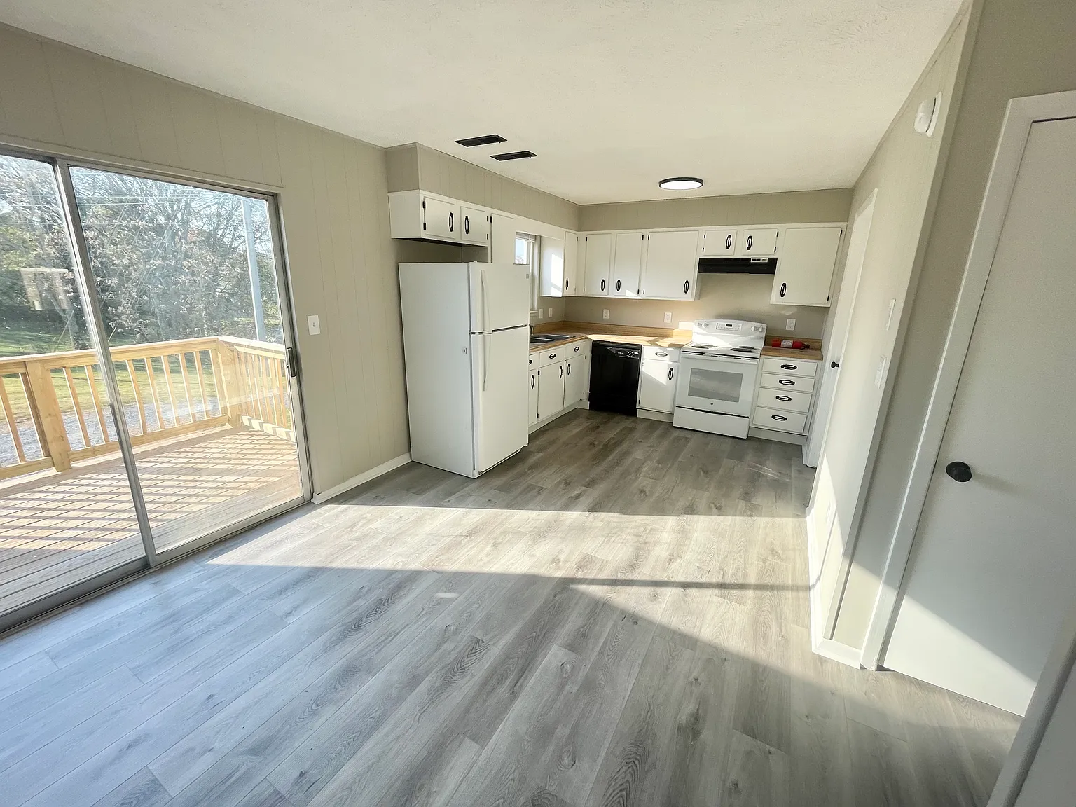 2 bed, 1.5 bath, 1200 sqft, $1,550 — Photo 4