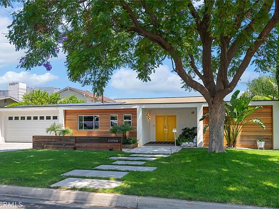 3rd image of 24964 Tulip Ave