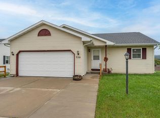720 Parkside Ave, Baraboo, WI 53913