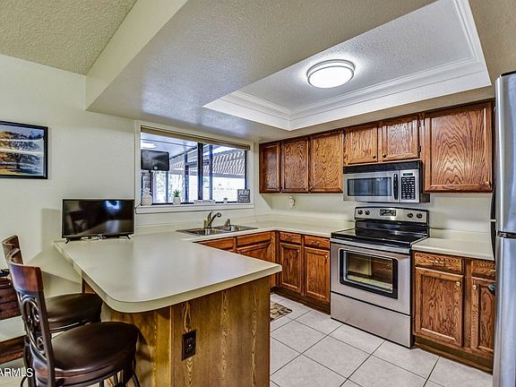 2nd image of 842 S 76th Pl