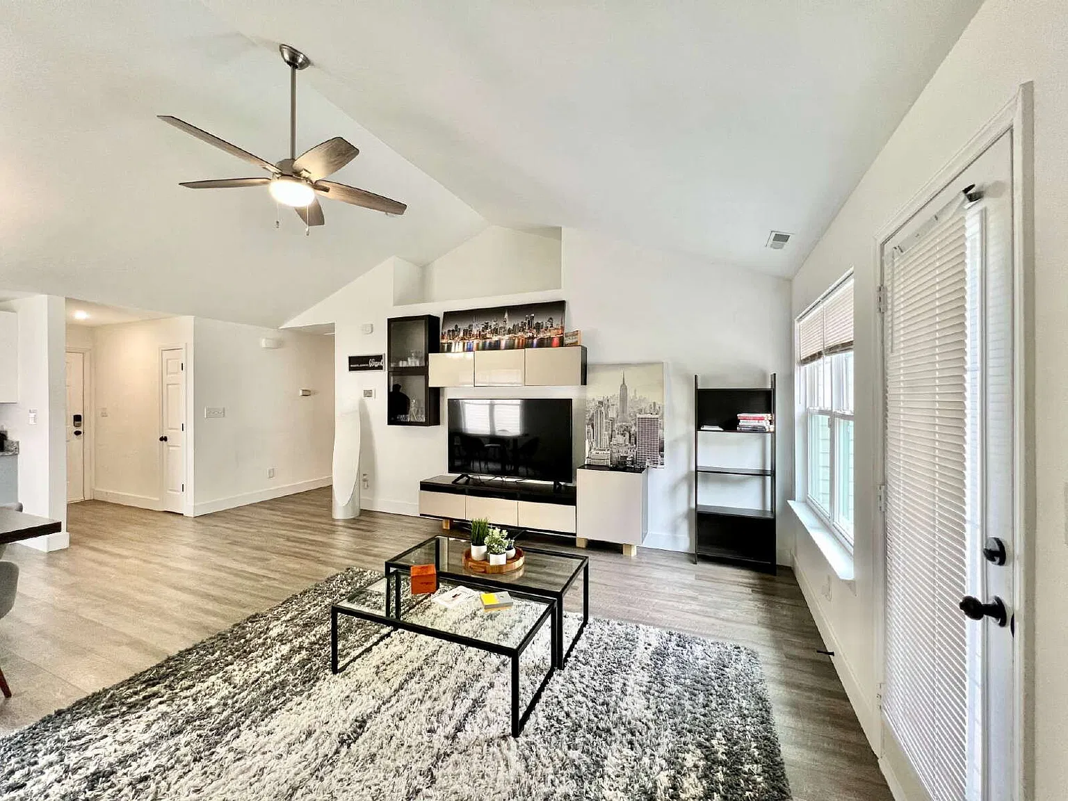 Welcome to your new home in the heart of Charlotte, NC! — Photo 2