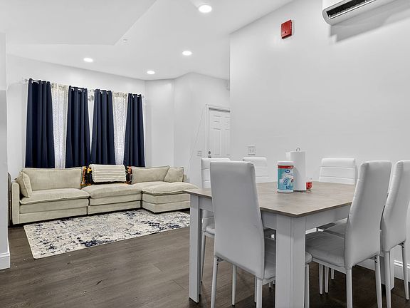 3rd image of 528 Charles St #1A