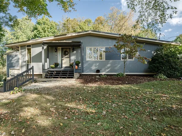 3741 S Sunnyfield Dr, Akron, OH 44321