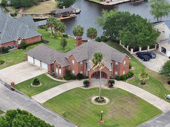 155 Greenhead Pt, Orange, TX 77630