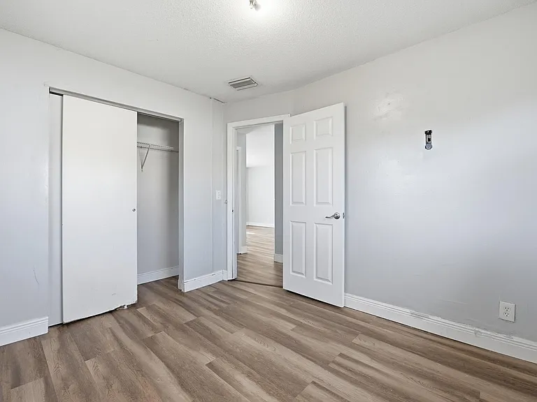 2001 A E Isaacs Ave #2007 — Photo 12