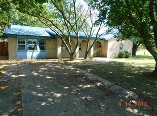 1009 S Central St, Walters, OK 73572