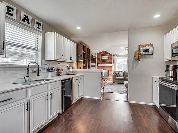 5th image of 2838 Coral Dr