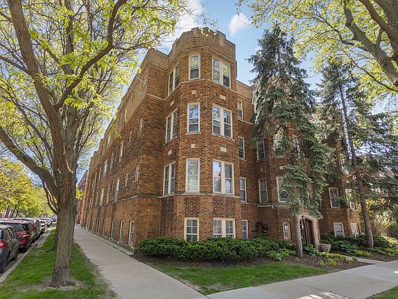 2nd image of 2629 W Ainslie St #3