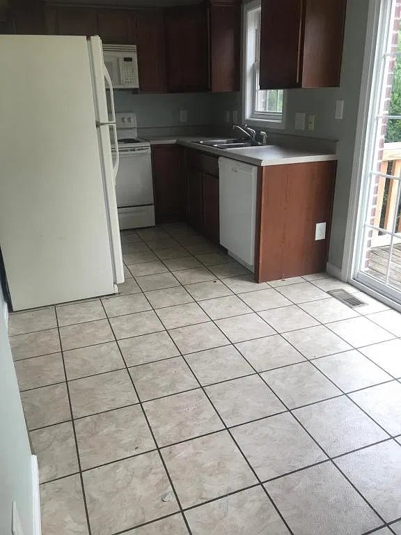 2402 Kanawha Terrace #104 Saint Albans, WV 25177 — Photo 3