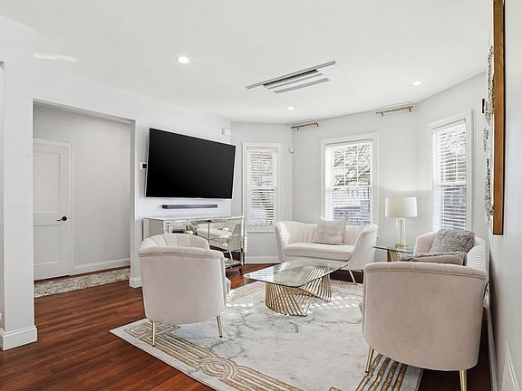 5th image of 20 Bentham Rd