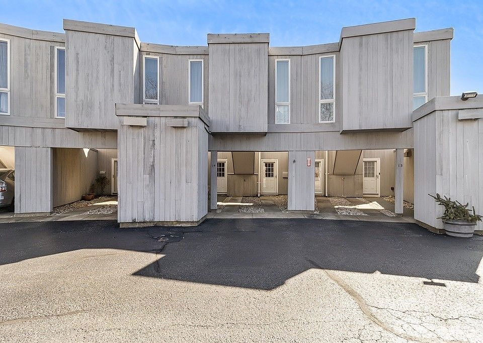 1st image of 29 Fairway Pl