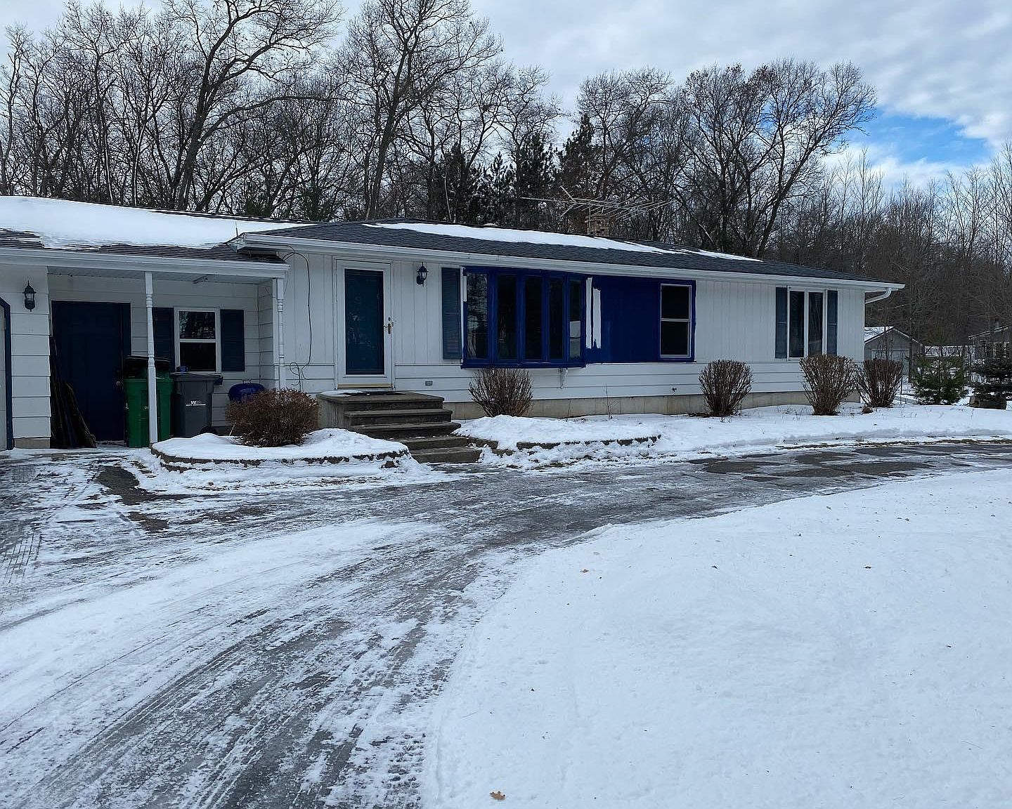 N1317 Shore Dr, Marinette, WI 54143 | Zillow