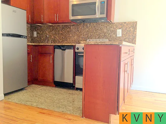 Rented by KVNY Soho | media 12