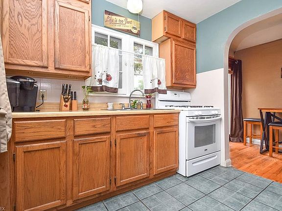 3rd image of 170 Clifton Dr