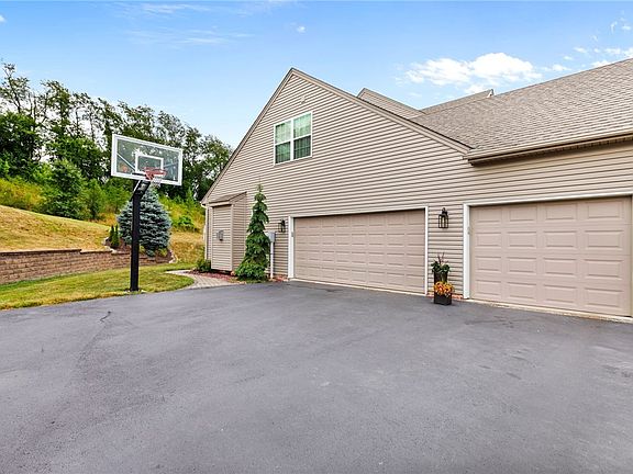 5th image of 219 Rolling Hill Farm Dr