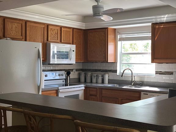 Kitchen with updated ceiling fan and crown molding