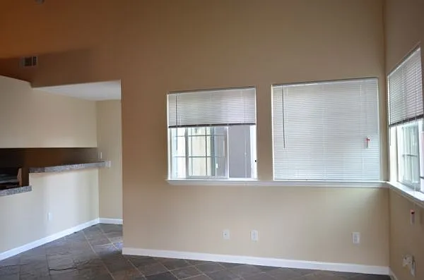 3 bed, 1200 sqft, $2,375 — Photo 2