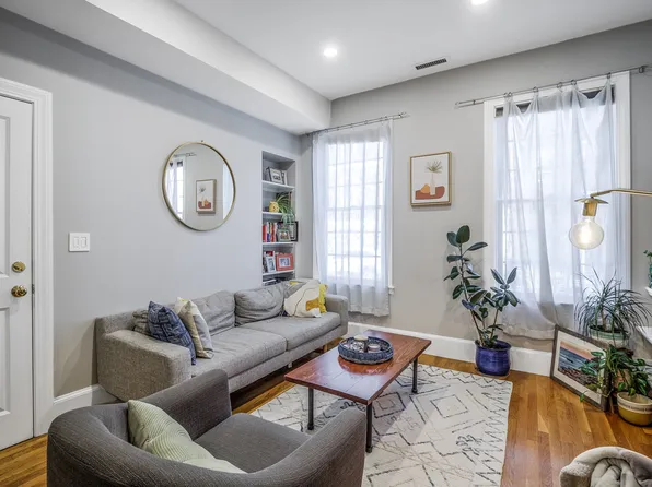 290 E St, South Boston, MA 02127