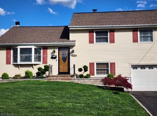 633 Amherst Rd, Linden, NJ 07036