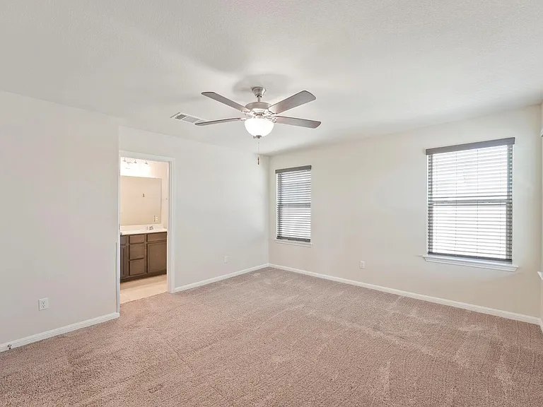 202 Driftwood Ln — Photo 17