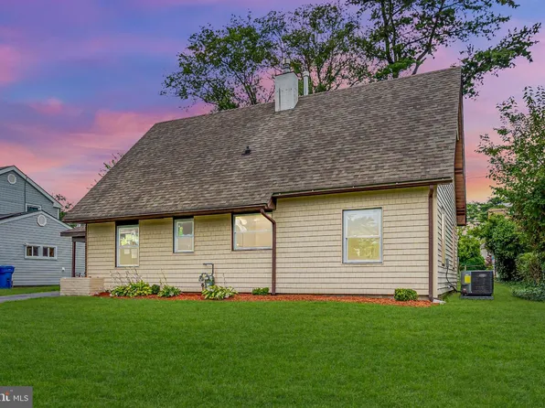 24 Spindletop Ln, Willingboro, NJ 08046