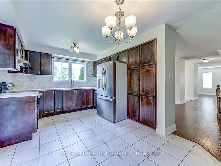 57 Armitage Cres — Photo 19