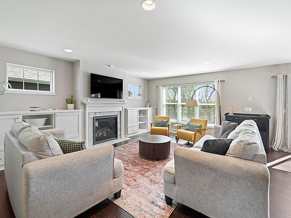 4th image of 427 Sugar Maple Ln