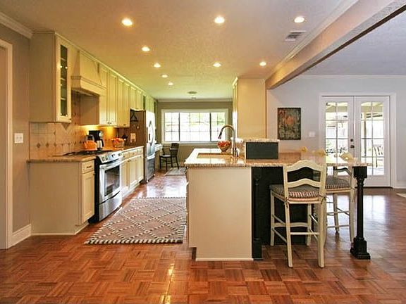 4th image of 6910 Scotsdale Dr