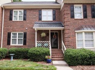 12 B Park Village Ln, Greensboro, NC 27455