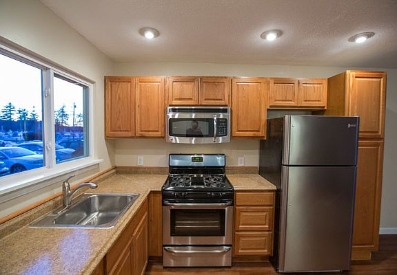 4th image of 2 Markham Cir #D