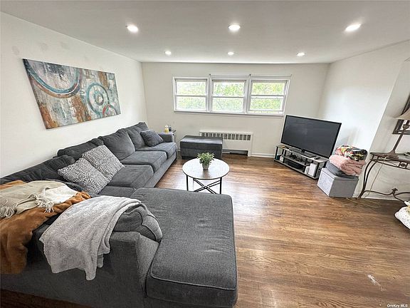 2nd image of 304 Lincoln Blvd