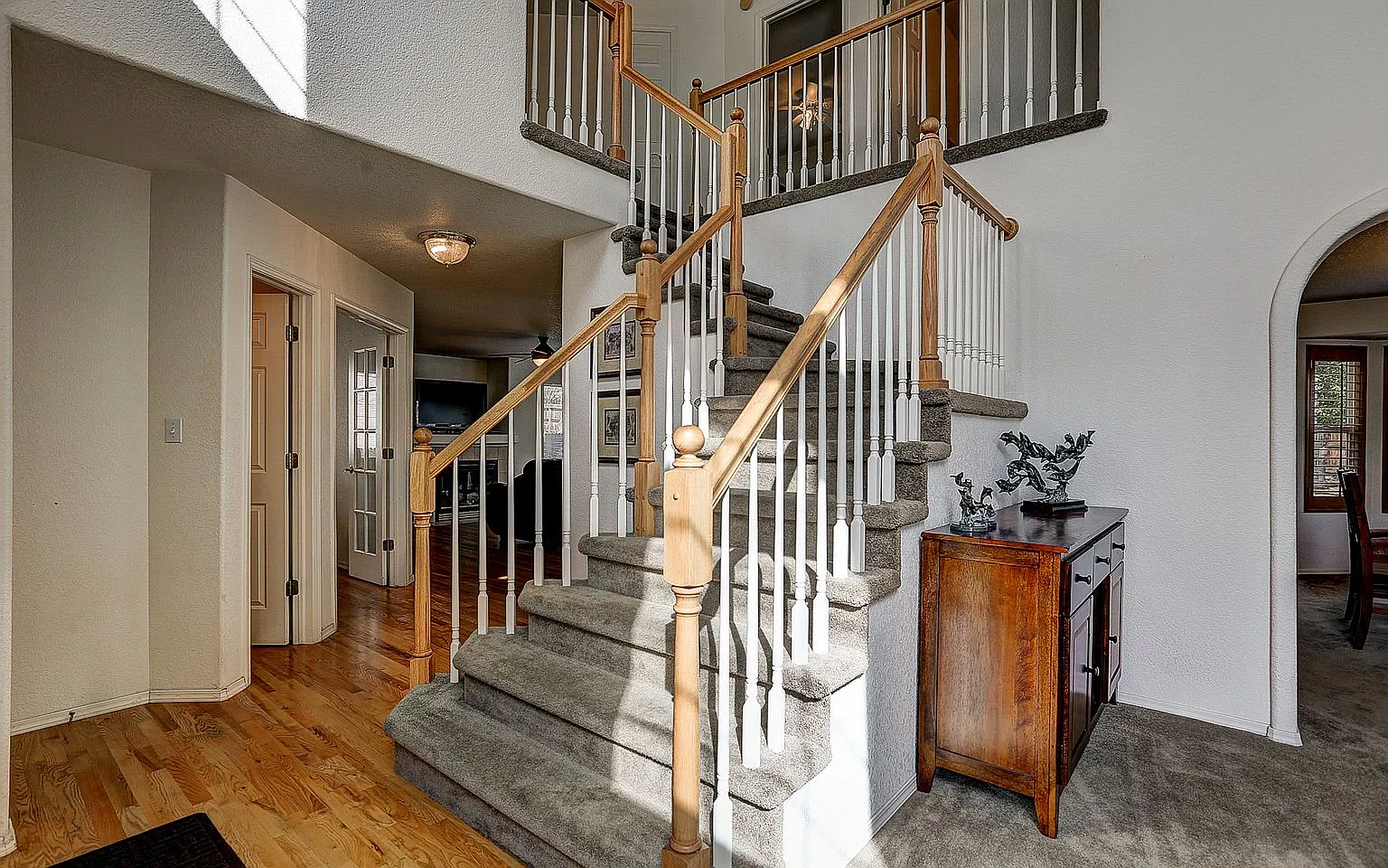 5 bed, 3373 sqft, $3,450 — Photo 2