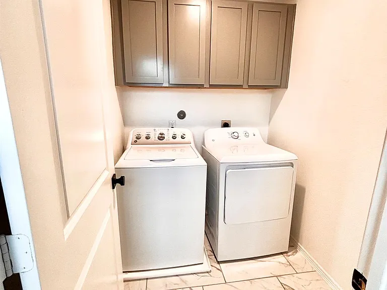 2830 Scanlan Mdw — Photo 18