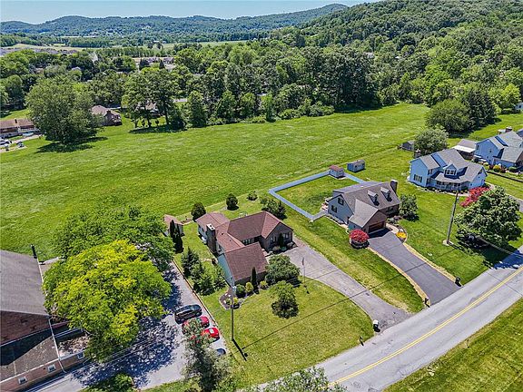 5th image of 652 Old State Rd