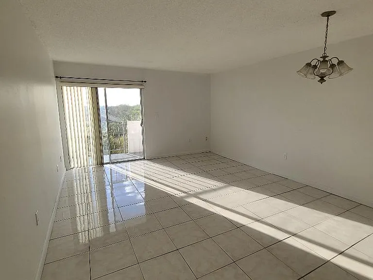 8950 NE 8th Ave #503 — Photo 11