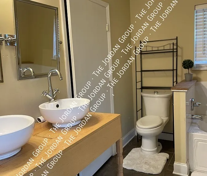 73 Robertson St — Photo 12