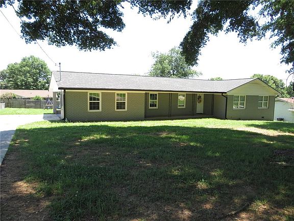 2nd image of 618 Hillside Dr