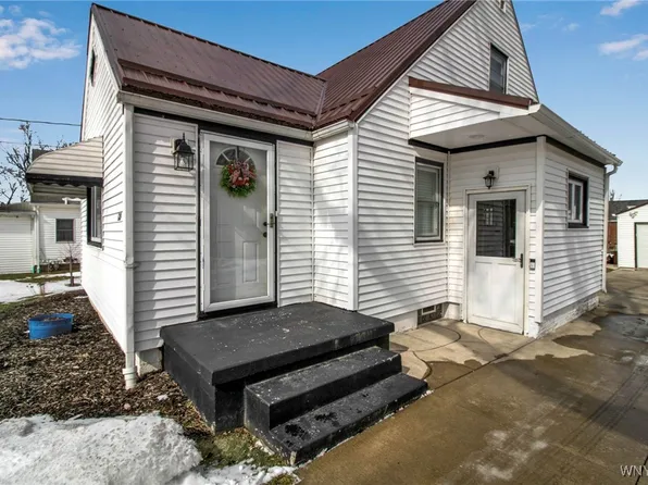 124 Hillside Ave, Orchard Park, NY 14127