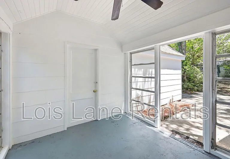 2043 Wappoo Dr — Photo 18