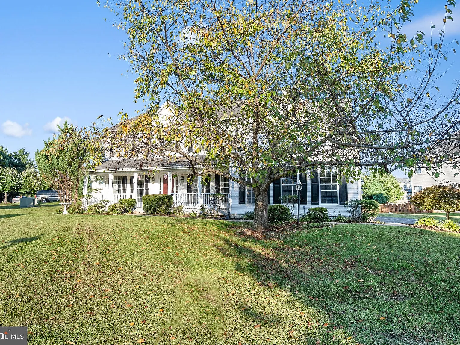 4 bed, 3.5 bath, 4628 sqft, $4,195 — Photo 3