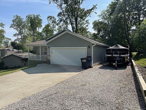 5th image of 210 Westwood Dr