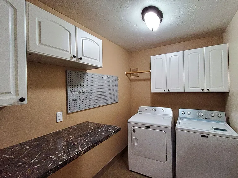 107 W Sherwood Dr — Photo 15