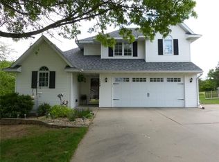 1506 Edgewood Dr, Pella, IA 50219