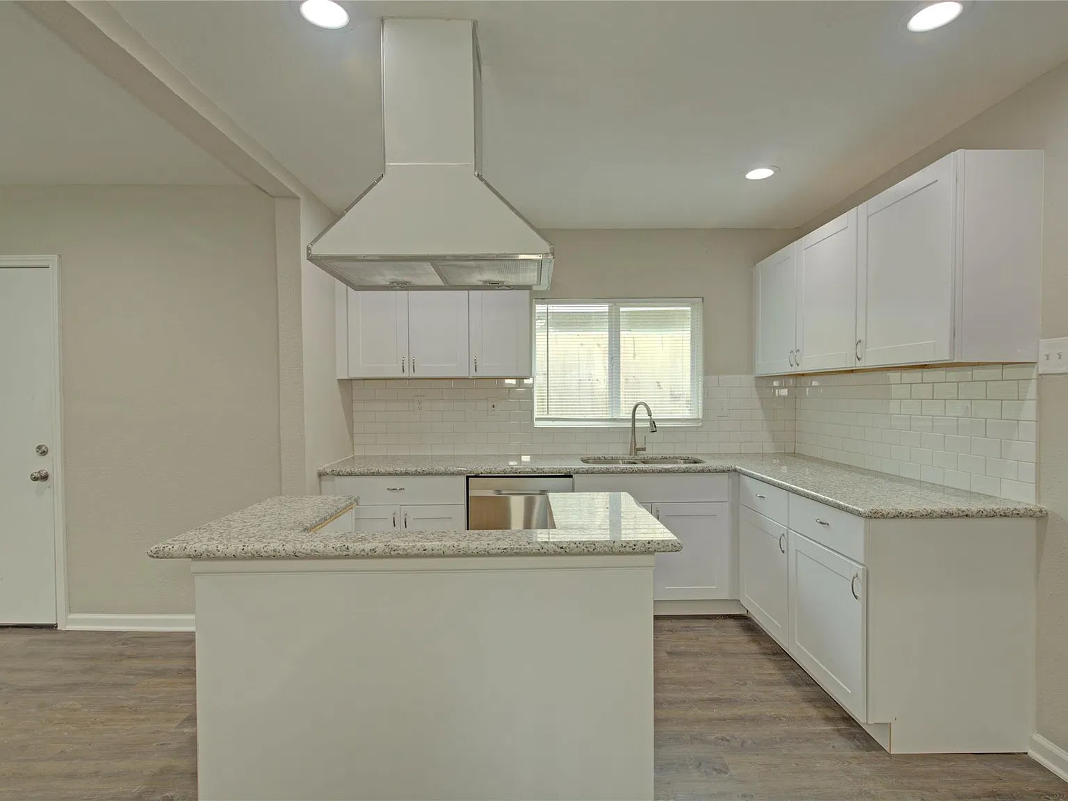 3 bed, 2.0 bath, 1994 sqft, $1,900 — Photo 4