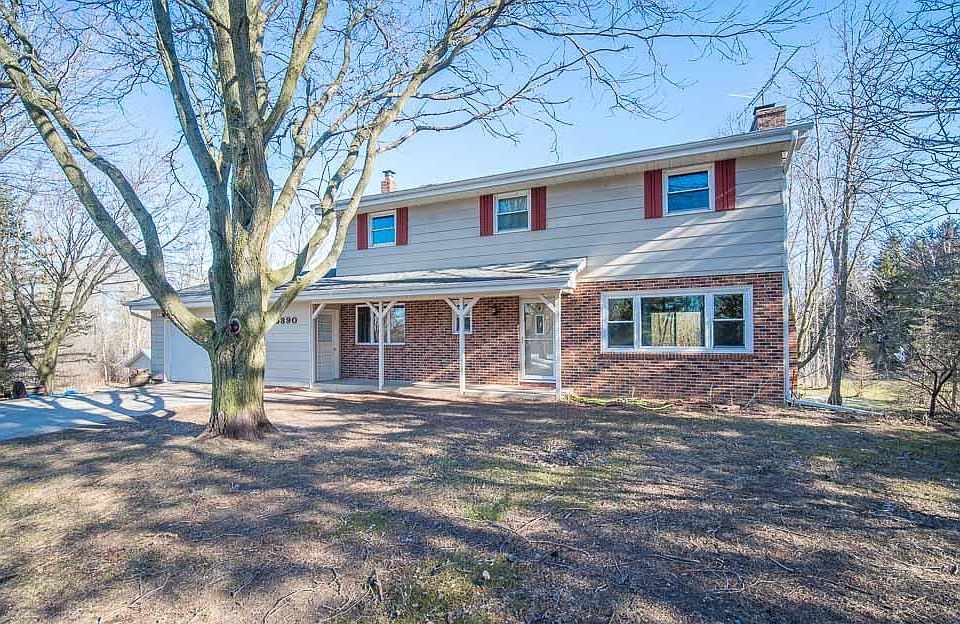2nd image of 5890 Sand Dr